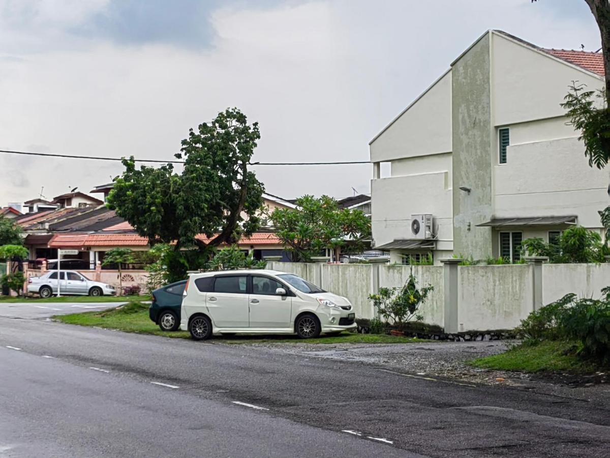 Holiday home Geniehome No10 Classic 5br6b Free Wifi At Ss2 Pj Petaling Jaya